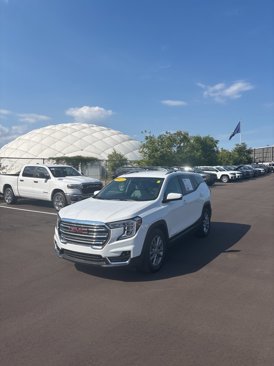 Used 2022 GMC Terrain SLT image 1