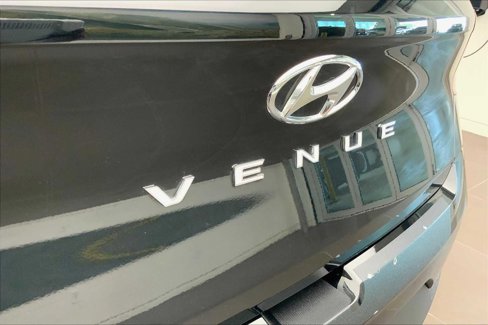 Used 2023 Hyundai Venue SEL image 31
