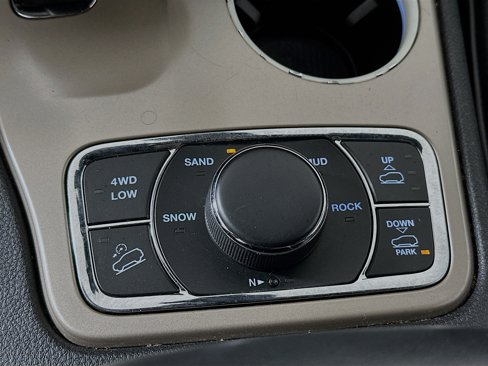 Used 2015 Jeep Grand Cherokee Overland image 20