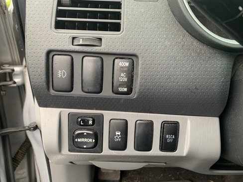 Used 2012 Toyota Tacoma TRD Off-Road image 18