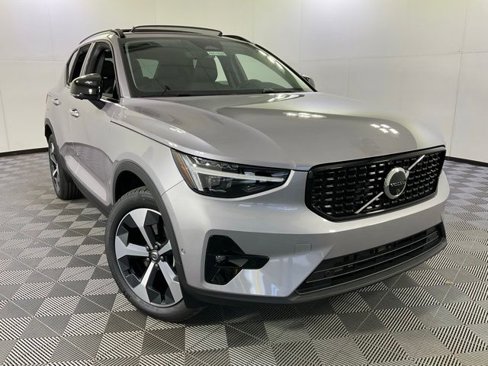 New 2026 Volvo XC40 B5 Plus w/ Protection Package Premier image 43