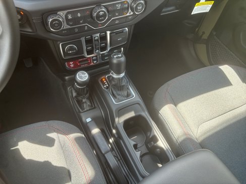 New 2025 Jeep Wrangler Unlimited Rubicon image 28