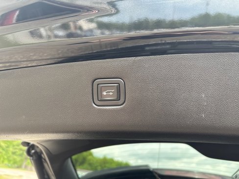 Used 2020 Chevrolet Blazer LT image 38