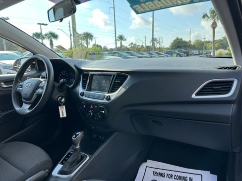 Used 2022 Hyundai Accent SEL image 25