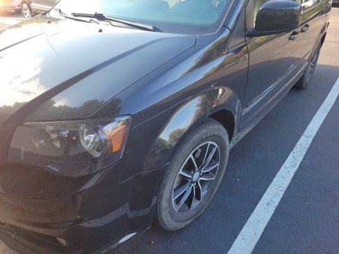 Used 2017 Dodge Grand Caravan GT image 2