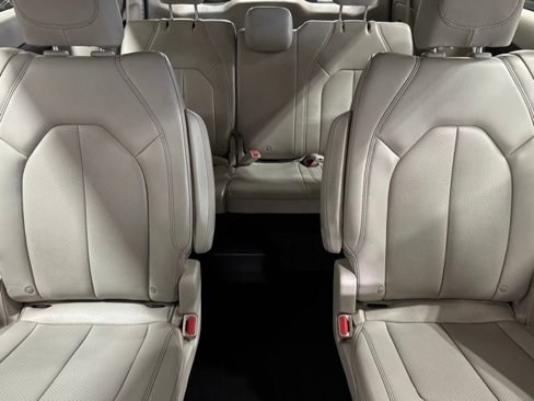 Used 2021 Chrysler Voyager Lxi image 21