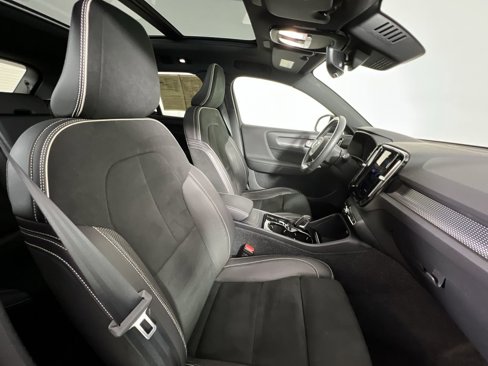 Used 2021 Volvo XC40 P8 Recharge w/ Advanced Package image 26