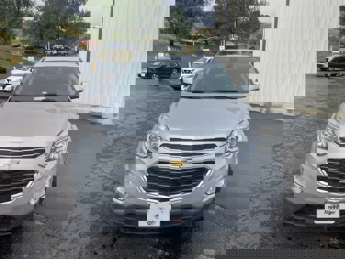 Used 2017 Chevrolet Equinox LT w/ Convenience Package image 2