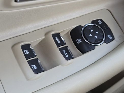 Used 2018 Ford Taurus Limited image 12
