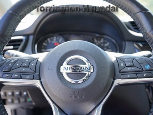 Used 2019 Nissan Rogue SV w/ Sun & Sound Touring Package image 18