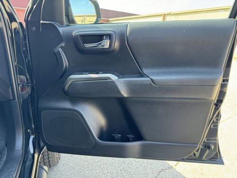Used 2020 Toyota Tacoma 4x4 Double Cab image 11