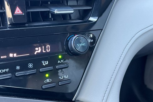 Used 2022 Toyota Camry SE image 30