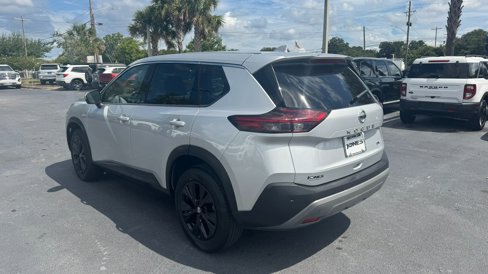 Used 2021 Nissan Rogue SV image 12