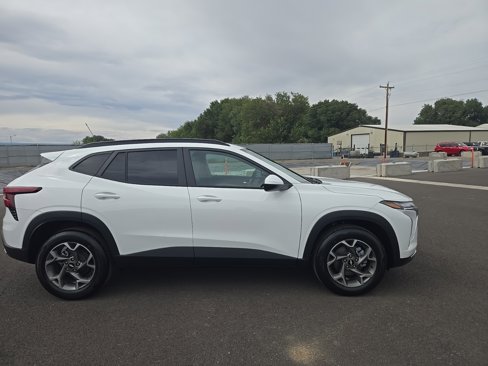 New 2025 Chevrolet Trax LT w/ LT Convenience Package image 2