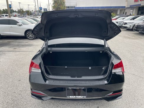 Used 2023 Hyundai Elantra Limited image 20