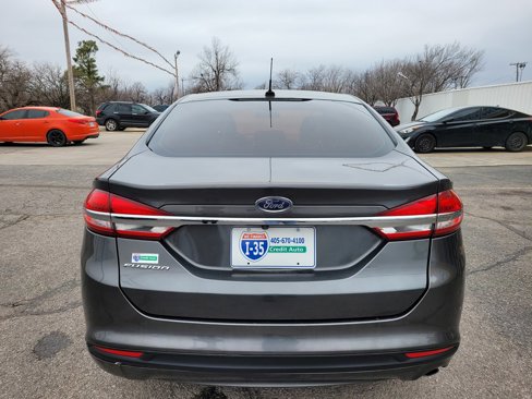 Used 2017 Ford Fusion SE image 4