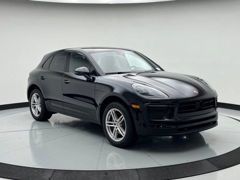 Certified 2024 Porsche Macan image 7
