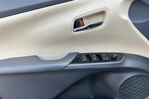 Used 2018 Toyota Prius One image 12