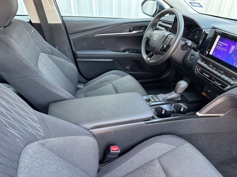 Used 2025 Toyota Camry LE image 38