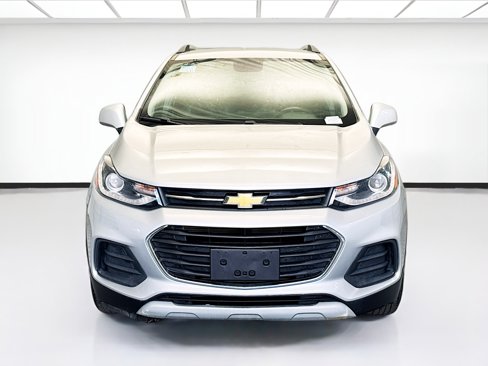 Used 2021 Chevrolet Trax LT w/ Driver Confidence Package image 2