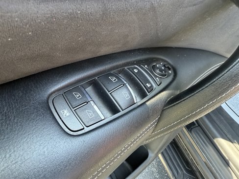 Used 2017 Nissan Armada SV image 12