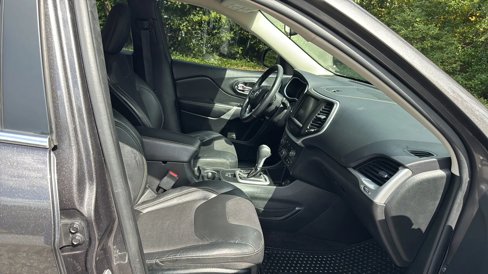 Used 2018 Jeep Cherokee Latitude Plus w/ Cold Weather Group image 12