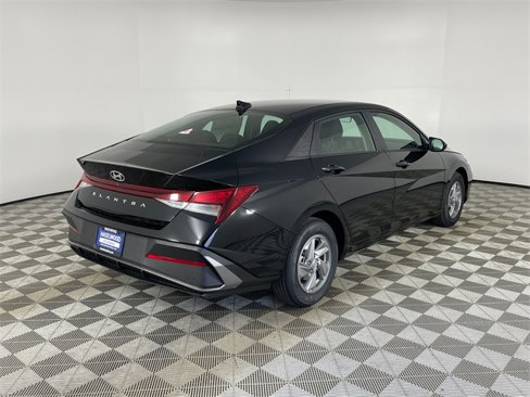 New 2025 Hyundai Elantra SE image 21