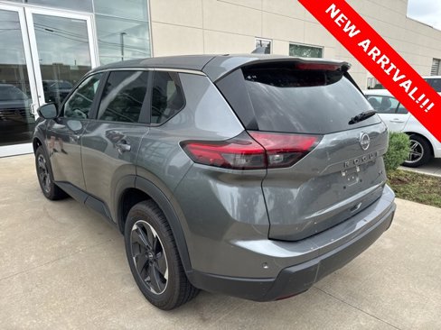Used 2024 Nissan Rogue SV image 6