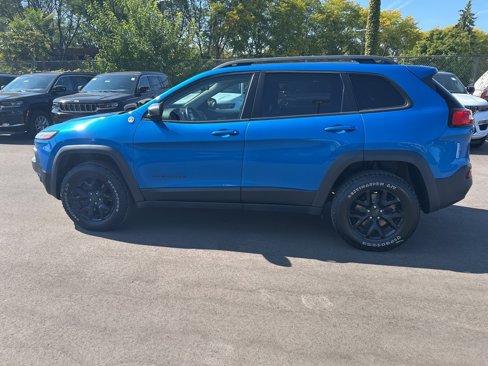 Used 2017 Jeep Cherokee Trailhawk w/ Cold Weather Group image 8