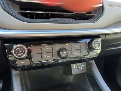 Used 2024 Jeep Compass Limited image 23