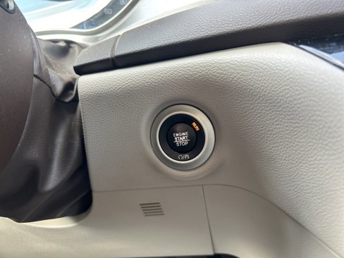 Certified 2018 Chrysler Pacifica Touring-L image 28