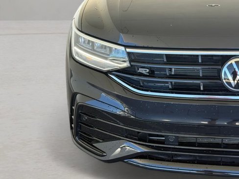 Used 2024 Volkswagen Tiguan SE R-Line image 3