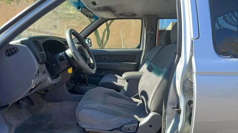 Used 2000 Nissan Frontier XE image 13