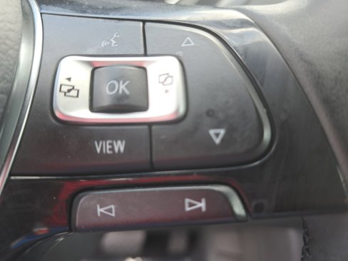 Used 2019 Volkswagen Tiguan SE image 18