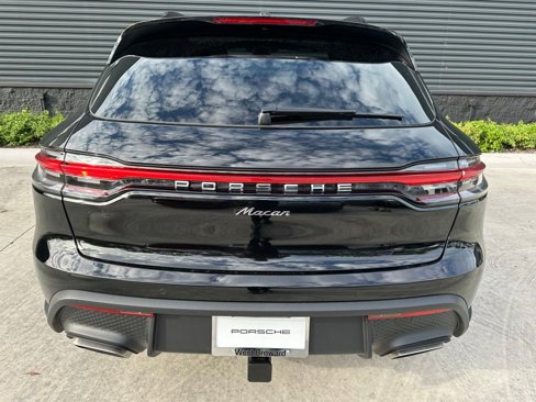 Used 2025 Porsche Macan image 12