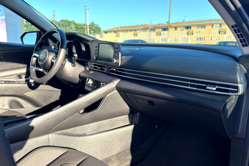Used 2023 Hyundai Elantra Blue image 15
