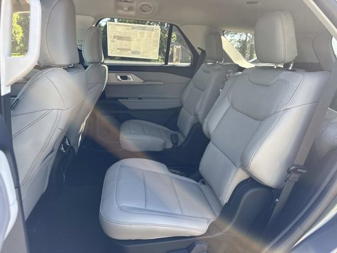New 2025 Ford Explorer Active image 7