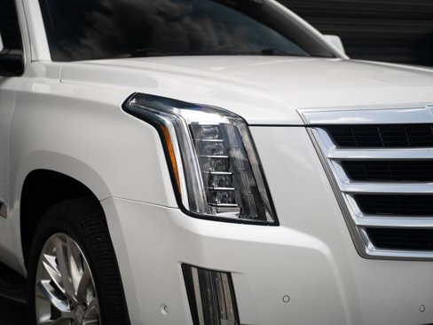 Used 2020 Cadillac Escalade Luxury image 8