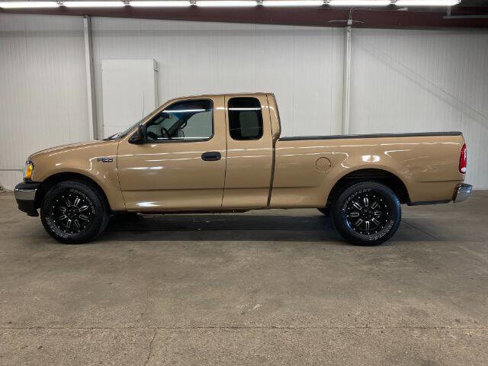 Used 2001 Ford F150 XLT image 2