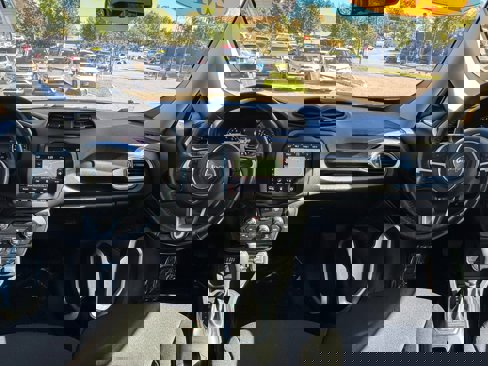 Used 2018 Jeep Renegade Latitude w/ UConnect 8.4 Nav Group image 13