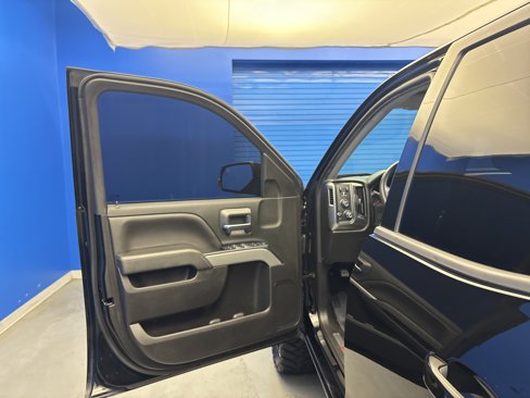 Used 2018 Chevrolet Silverado 1500 LT w/ All Star Edition image 9