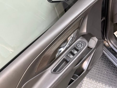 Used 2023 GMC Terrain SLE w/ Driver Convenience Package image 18