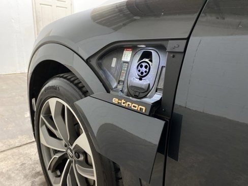 Used 2021 Audi e-tron Premium w/ Black Optic Package image 98