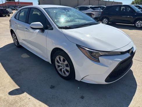 Used 2020 Toyota Corolla LE image 3