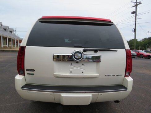 Used 2011 Cadillac Escalade ESV Premium image 12