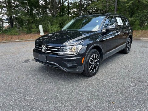 Used 2021 Volkswagen Tiguan SE image 2