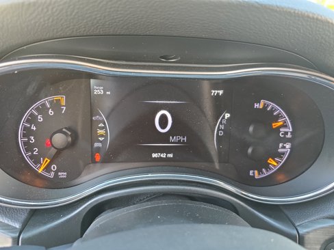 Used 2019 Jeep Grand Cherokee Laredo image 18