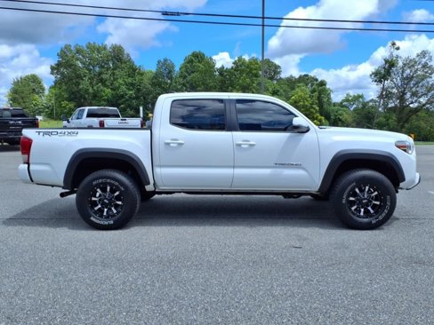 Used 2019 Toyota Tacoma TRD Off-Road image 3