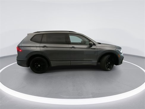 Used 2022 Volkswagen Tiguan SE R-Line image 5