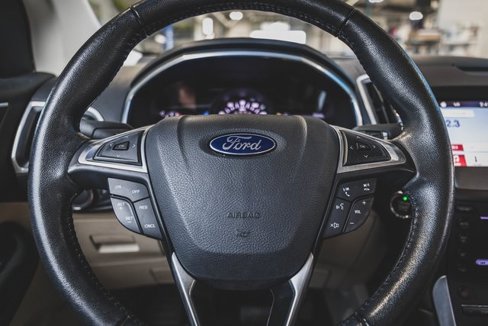 Used 2017 Ford Edge Titanium w/ Technology Package image 14
